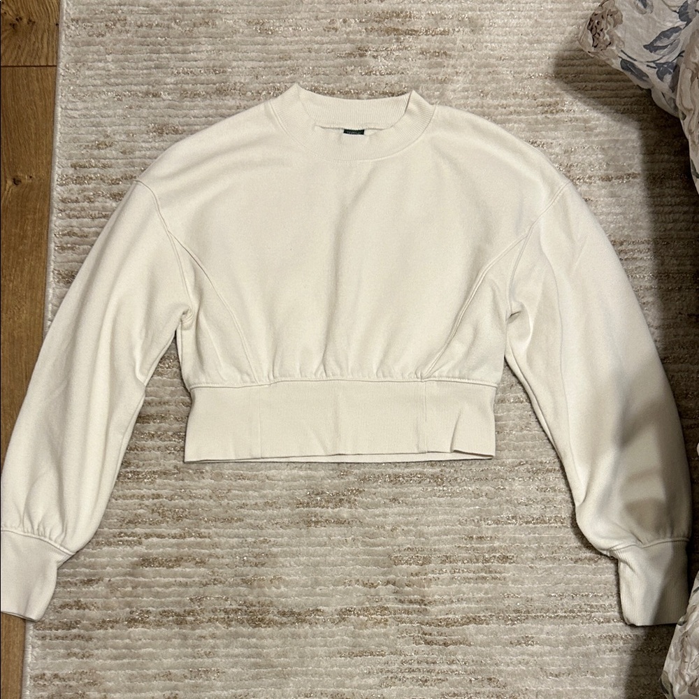Wild Fable Cream Cropped Sweatshirt